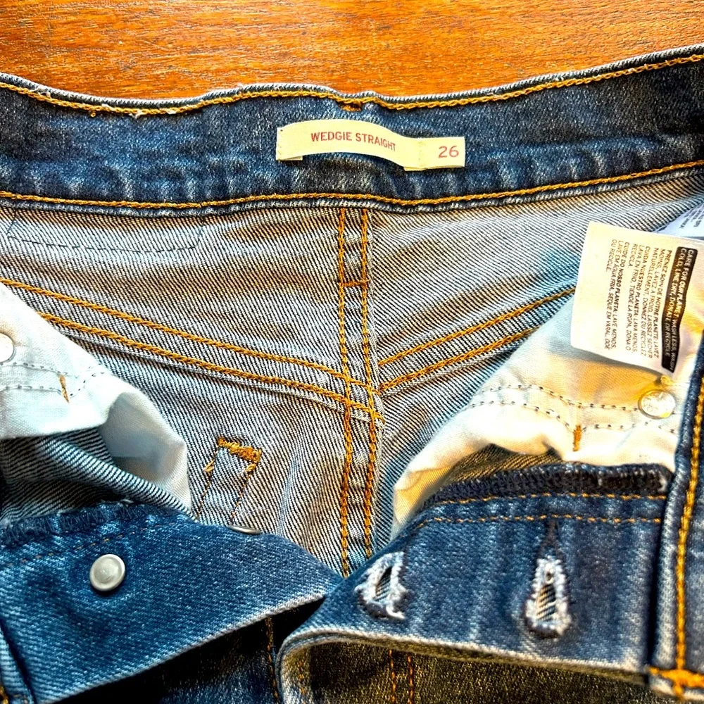 Levi’s Wedgie Straight Dark Wash jeans Size 26 - Picture 4 of 4